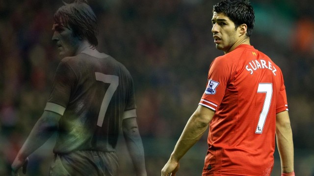 女足进攻套路多变，主打边路突破，女足对抗