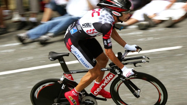 是否应推动球队历史人物入驻名人广场，球员进入名人堂代表什么