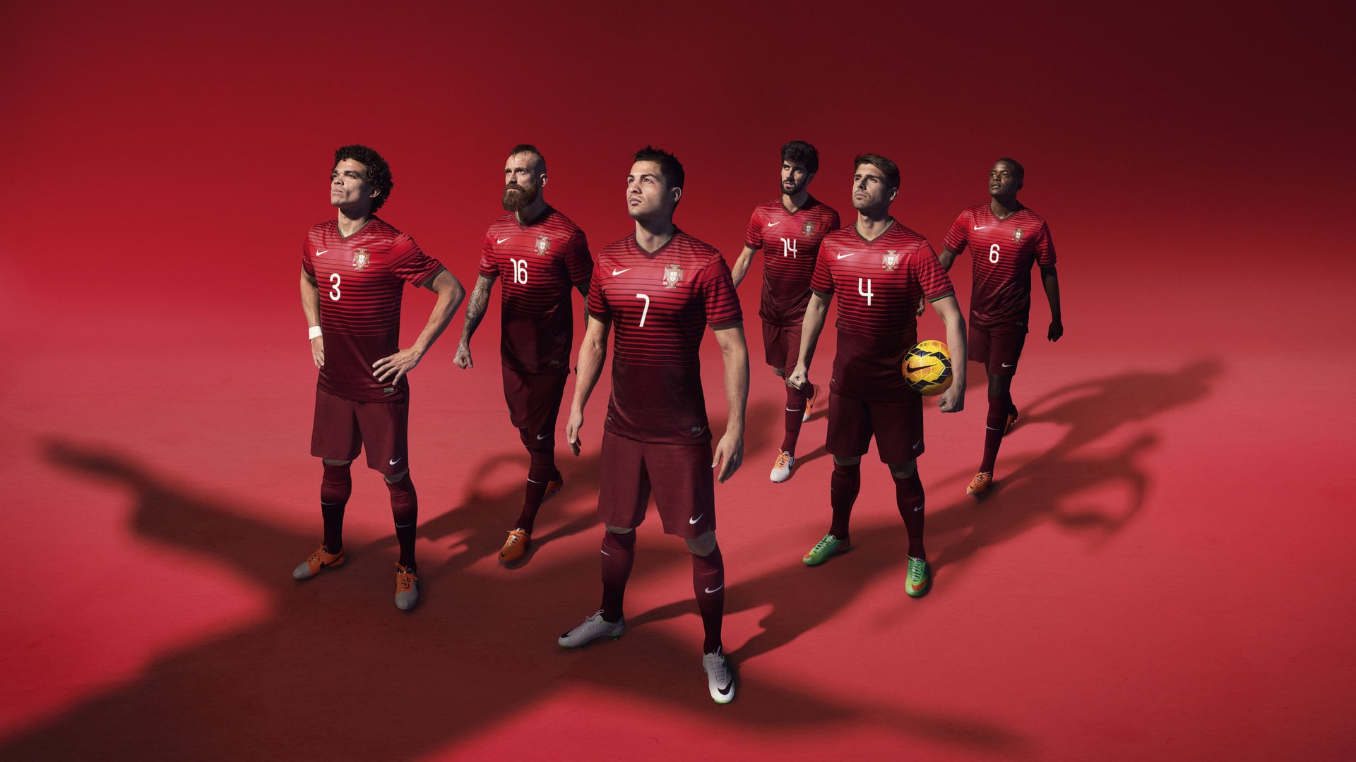 皇马主场2-0战胜瓦伦西亚，继续领跑西甲积分榜，时隔5年皇马重夺西甲冠军 浅谈皇马本赛季5大赢球关键