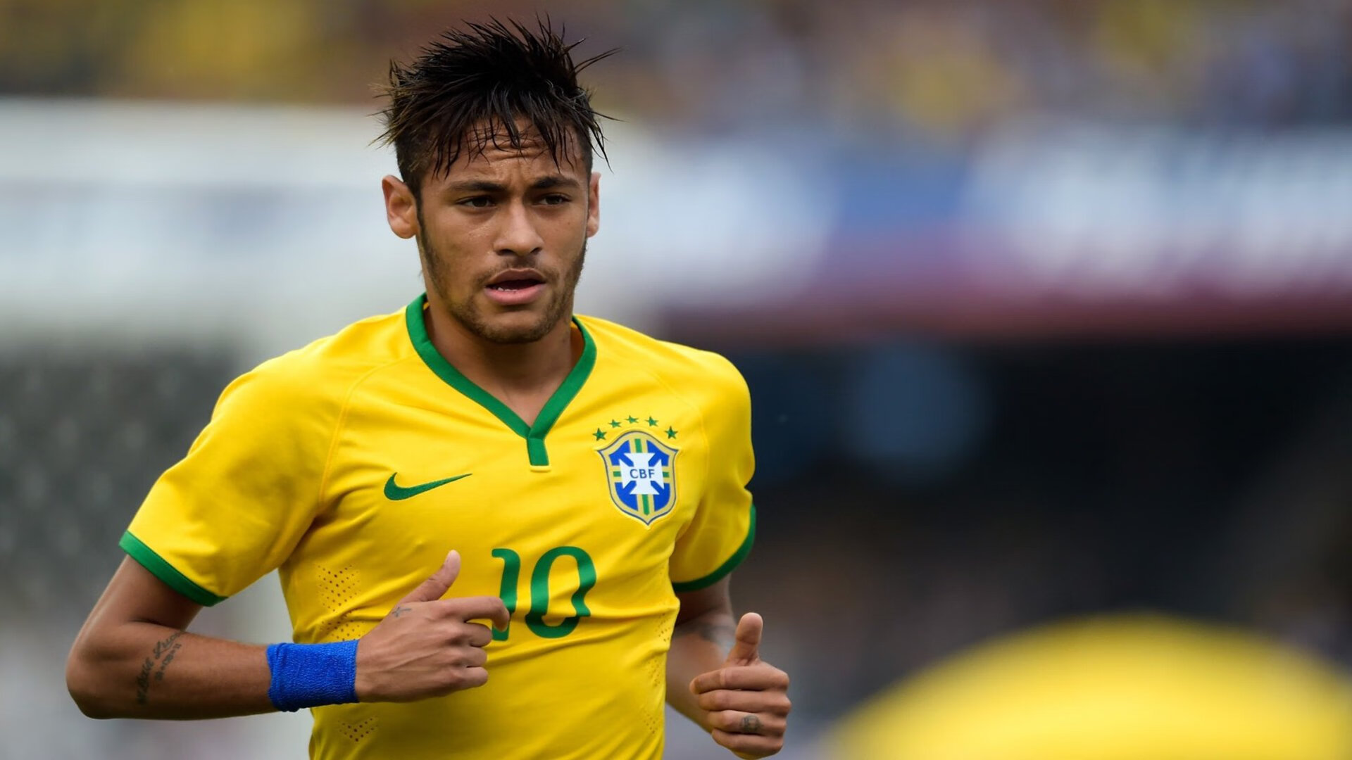 英超战局激烈，精彩反击和战术调整成为亮点，英超打法